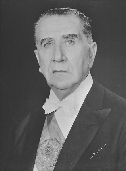 Retrato presidencial do general Emílio Médici, cujo governo foi marcado pelo milagre econômico brasileiro.