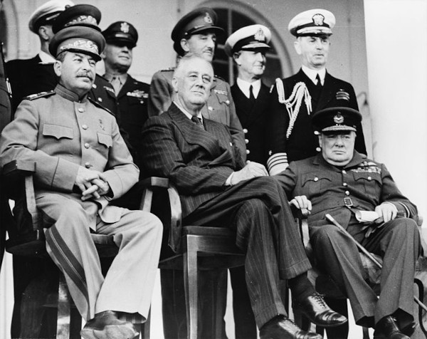 Stalin, Roosevelt e Churchill na Conferência de Teerã.
