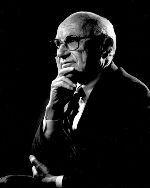 Milton Friedman: economista opositor das ideias de Keynes e vencedor do Nobel.