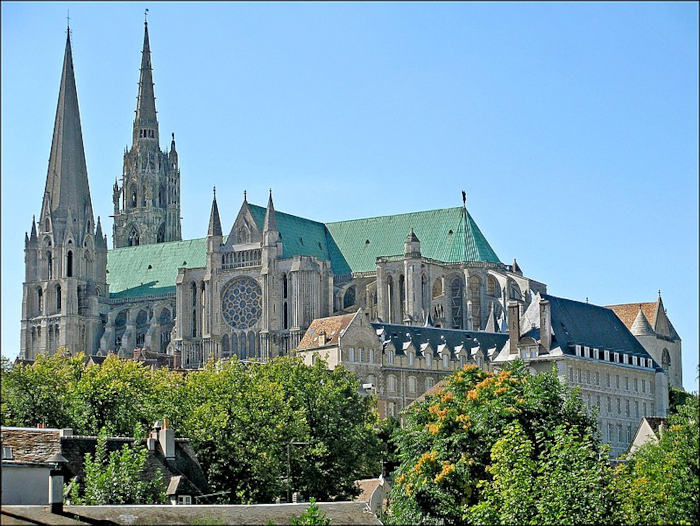Catedral de Chartres, na França, com estilo arquitetônico do renascimento.