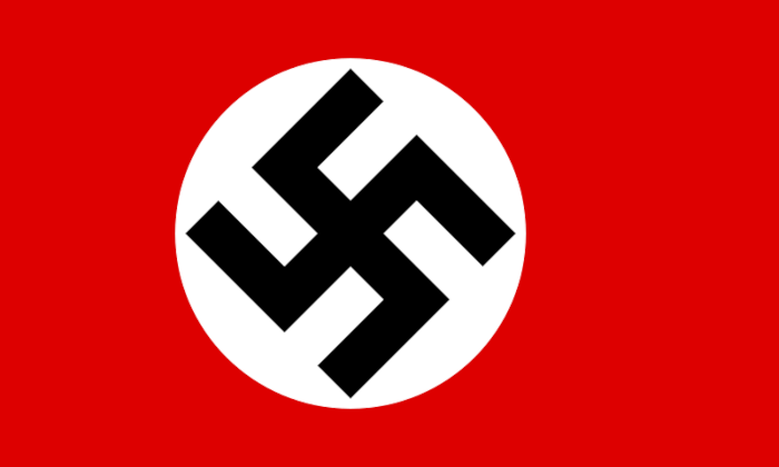 Cruz suástica em bandeira da Alemanha Nazista, em texto sobre o Sol Negro.