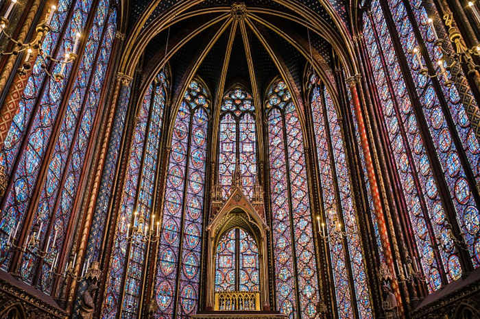 Vitrais de Saint-Chapelle, capela gótica construída pela Igreja Medieval.