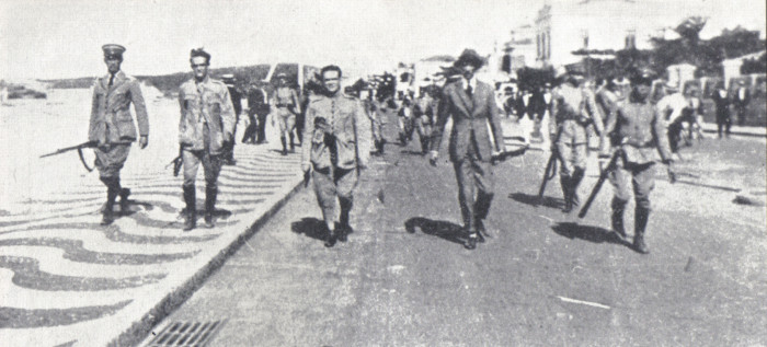 Eduardo Gomes, Siqueira Campos e outros militares na Revolta do Forte de Copacabana, um dos episódios do tenentismo.