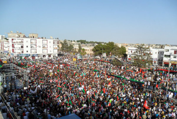 Protestos na Líbia, em 2011, durante a Primavera Árabe.[1]