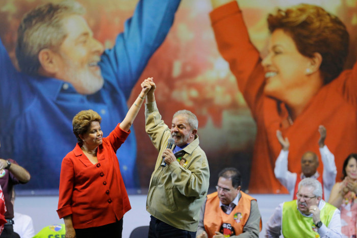 Lula e Dilma durante campanha presidencial na Nova República.