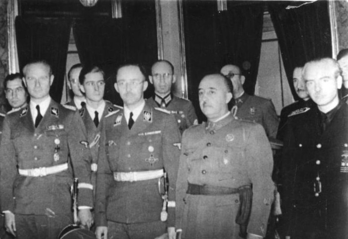 Francisco Franco, líder do franquismo, ao lado de Heinrich Himmler, do alto escalão do Partido Nazista.