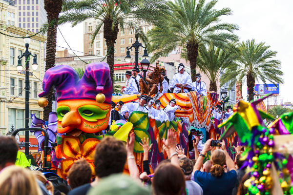 Desfile de carro alegórico durante o Mardi Gras, o Carnaval comemorado em Nova Orleans, nos Estados Unidos.[1]