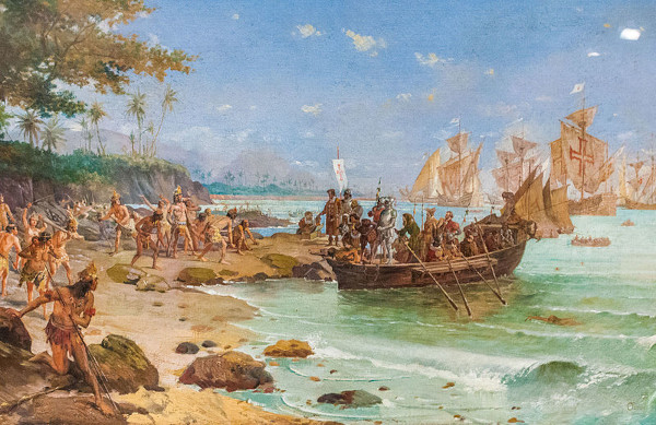 Pintura das embarcações portuguesas chegando ao Brasil, em alusão ao Pacto Colonial.