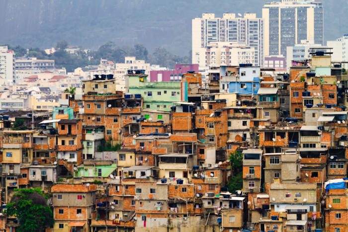 Favela em texto sobre urbanização.