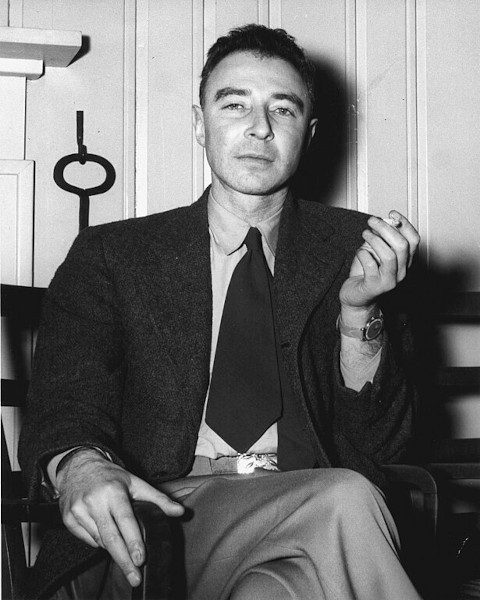 Fotografia em preto e branco de Robert Oppenheimer