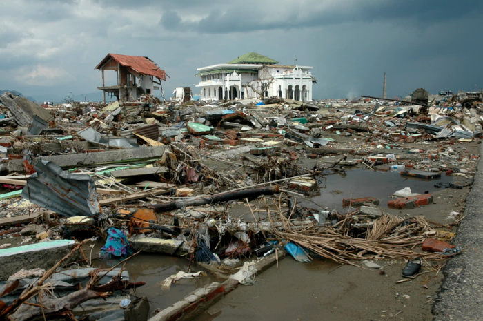 Consequências do tsunami de 2004 que ocorreu na Indonésia, o pior tsunami do mundo.