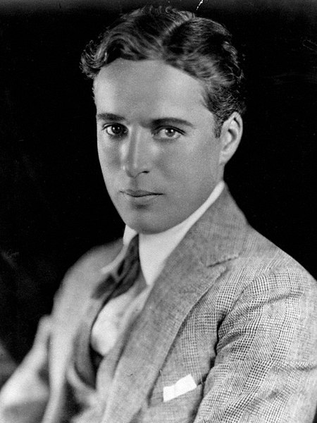 Retrato em preto e branco de Charlie Chaplin