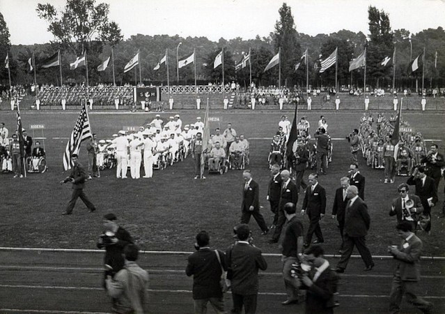 Cerimônia de abertura da primeira edição das Paralimpíadas.