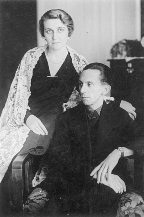 Joseph Goebbels ao lado de sua esposa, Magda Goebbels.