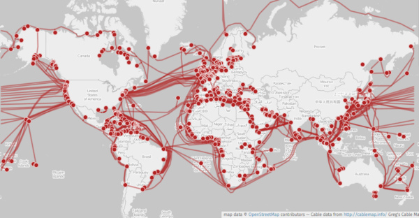 Mapa de cabos submarinos de internet ao redor do mundo, um reflexo da fase atual da história da internet.