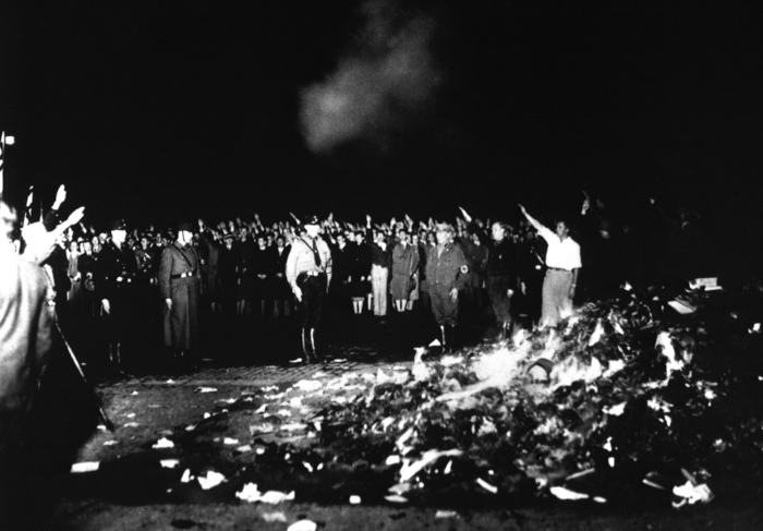 Grande queima de livros idealizada por Joseph Goebbels e realizada em 1933.