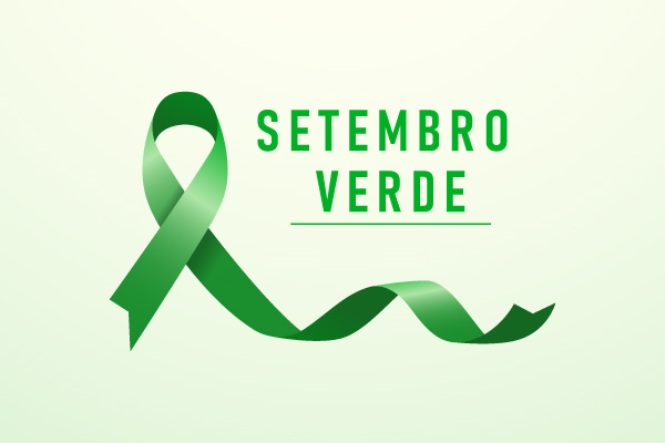 Fita colorida na cor verde próxima ao escrito “Setembro Verde”.