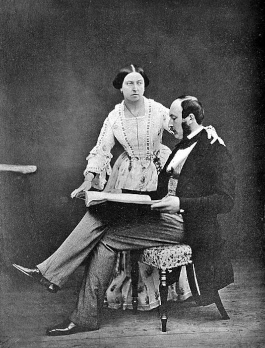 Rainha Vitória e príncipe Albert, seu marido, em fotografia de 1854.