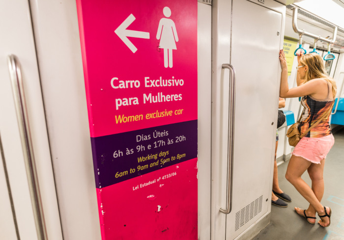 Espaço exclusivo para mulheres no transporte público, uma forma de proteção devido à misoginia.