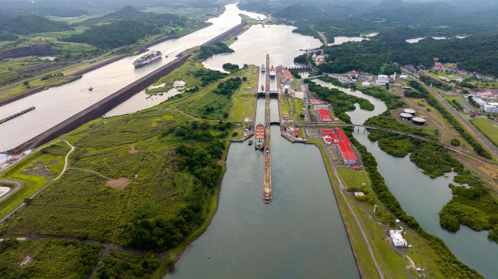 Vista aérea do Canal do Panamá.