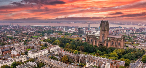 Catedral Anglicana de Liverpool, um dos símbolos do anglicanismo e uma das maiores catedrais do mundo.