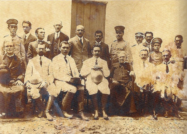 Coronéis do Ceará em fotografia de 1917, em texto sobre voto de cabresto.