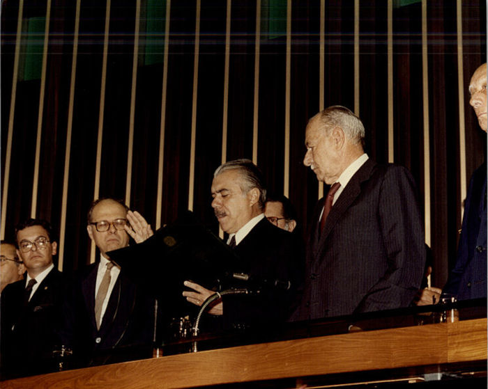 Posse de José Sarney como presidente da República do Brasil, o marco inicial do governo José Sarney.