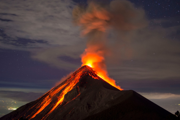 Vulcão em erupção.