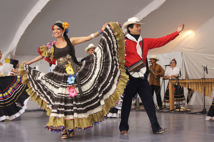 Dança tradicional da cultura colombiana.