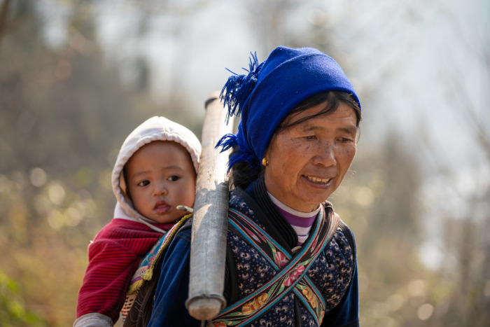 Mulher e criança da etnia chinesa han.