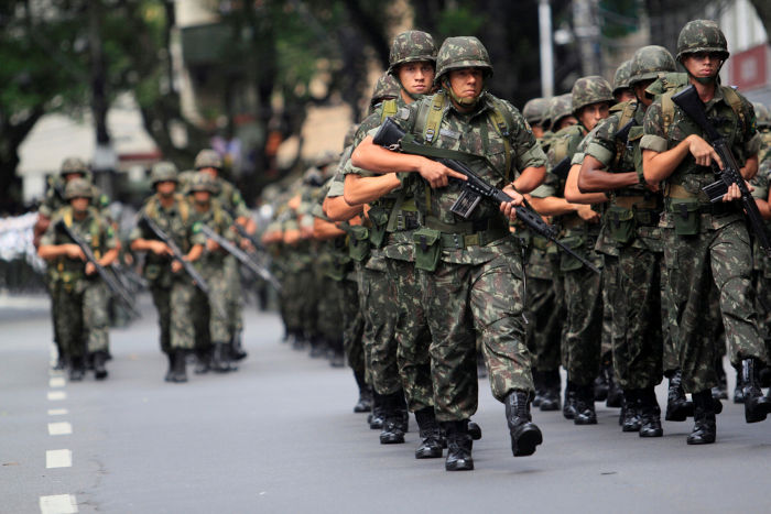 Soldados do Exército Brasileiro durante parada militar em comemoração ao Dia da Independência.[1]