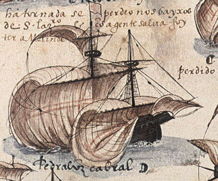 Ilustração da embarcação de Pedro Álvares Cabral no contexto da chegada dos portugueses ao Brasil.