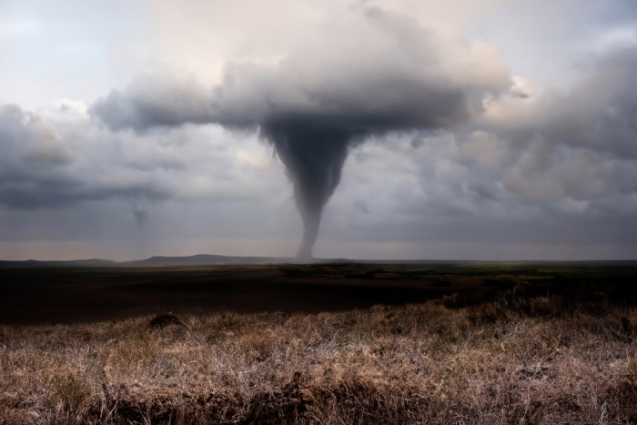 Funil, a estrutura mais visível e característica de um tornado.