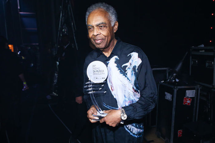 Gilberto Gil recebendo o 26° Prêmio da Música Brasileira em 2015.