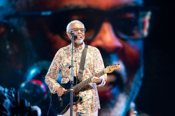 Gilberto Gil, um dos grandes nomes da música brasileira, fazendo show. Gilberto Gil, um dos grandes nomes da música brasileira, fazendo show.