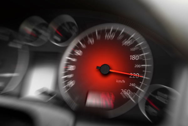 Painel de velocidade de um carro em movimento, em alusão à cinemática. Painel de velocidade de um carro em movimento, em alusão à cinemática.