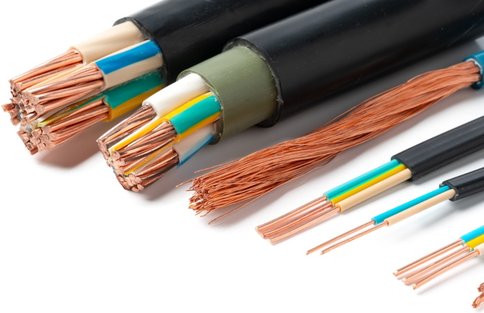 Fios condutores usados em circuitos elétricos.