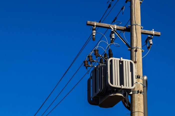 Transformador usado em circuitos elétricos.