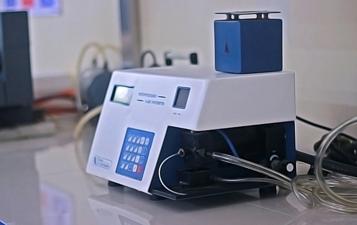 Fotômetro de chama, equipamento através do qual também pode ser feito o teste de chama.