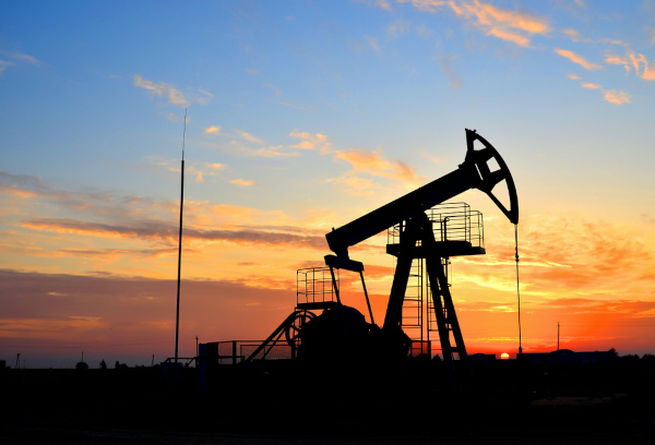 Local de extração do petróleo, um dos principais combustíveis fósseis. Local de extração do petróleo, um dos principais combustíveis fósseis.