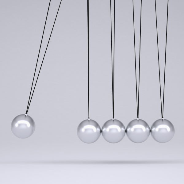 Pêndulo de Newton, cujo funcionamento se dá pelo princípio de conservação da energia mecânica.