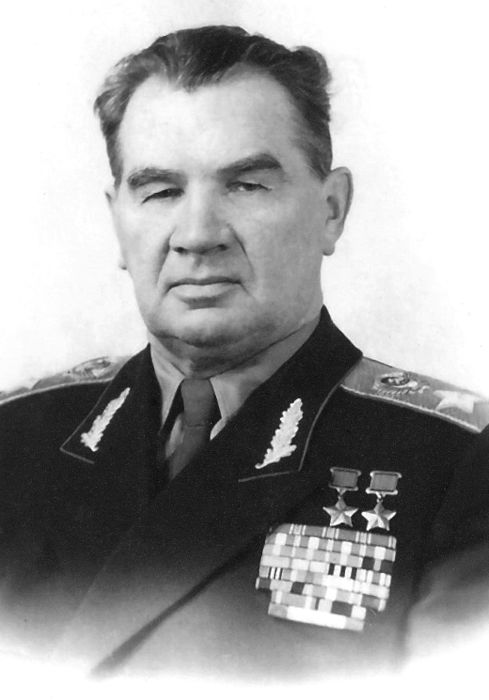 Vasily Chuikov, o líder soviético na Batalha de Stalingrado.[2]