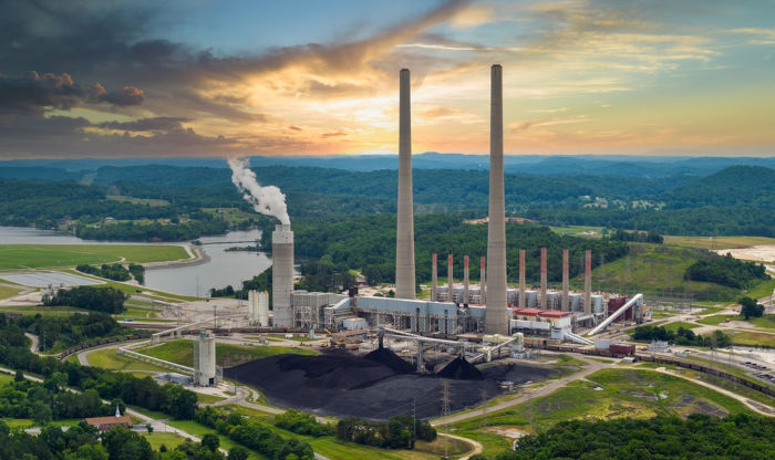 Usina termelétrica como exemplo de um dos diversos usos do carvão mineral: geração de energia.