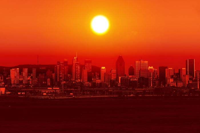 Céu de cidade com tons de laranja e de vermelho, situação ligada ao contexto da ebulição global.