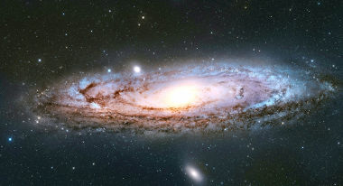 Galáxia Andrômeda – 2,5 bilhões de anos-luz da Terra