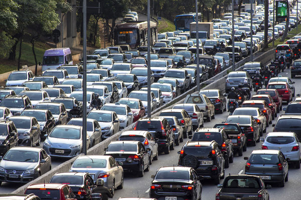 O Dia do Trânsito é comemorado anualmente no dia 25 de setembro, em referência ao CTB. Na imagem, tráfego na Avenida 23 de maio, em São Paulo.*