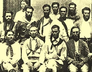 Fotografia com uma parte dos integrantes da Coluna Prestes.