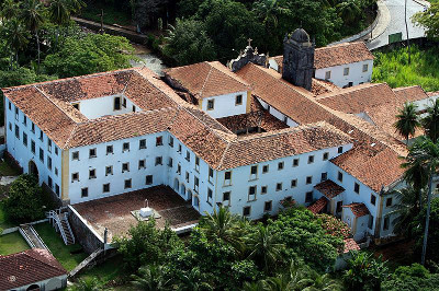 O Seminário de Olinda tornou-se, excepcionalmente, um grande centro escolar no período colonial brasileiro *