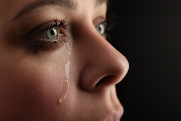 As lágrimas são produzidas pelas glândulas lacrimais