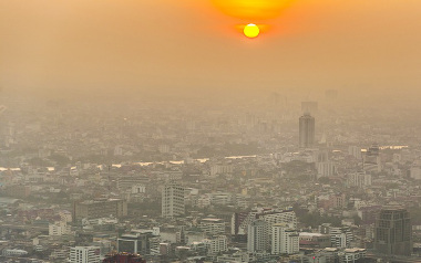 Inversão Térmica A fumaça pairando sobre as cidades é uma consequência da inversão térmica